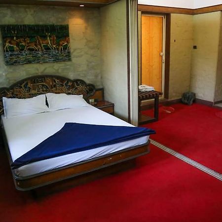 Hotel Happy Home ムンバイ エクステリア 写真