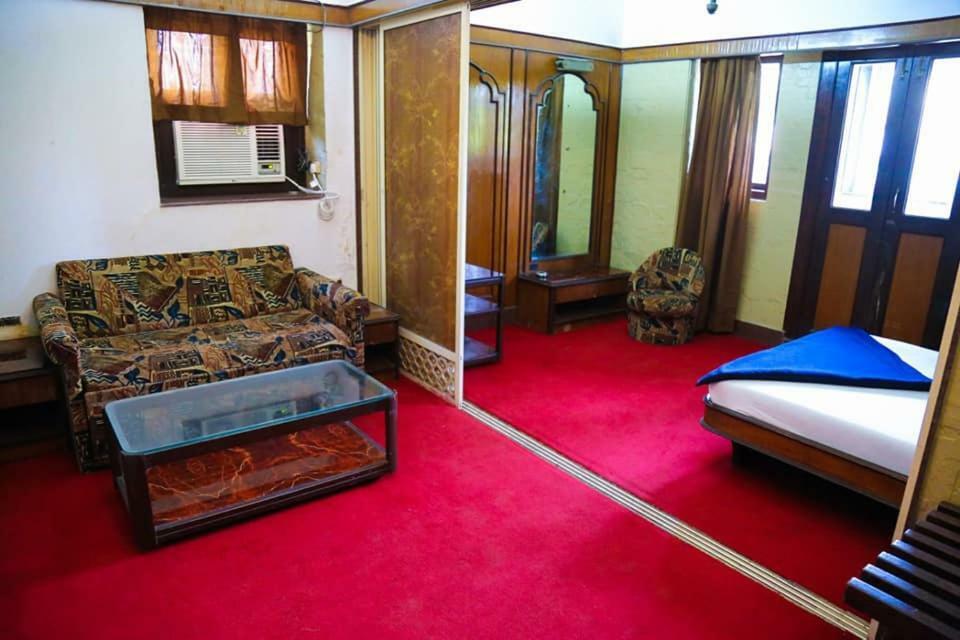 Hotel Happy Home ムンバイ エクステリア 写真