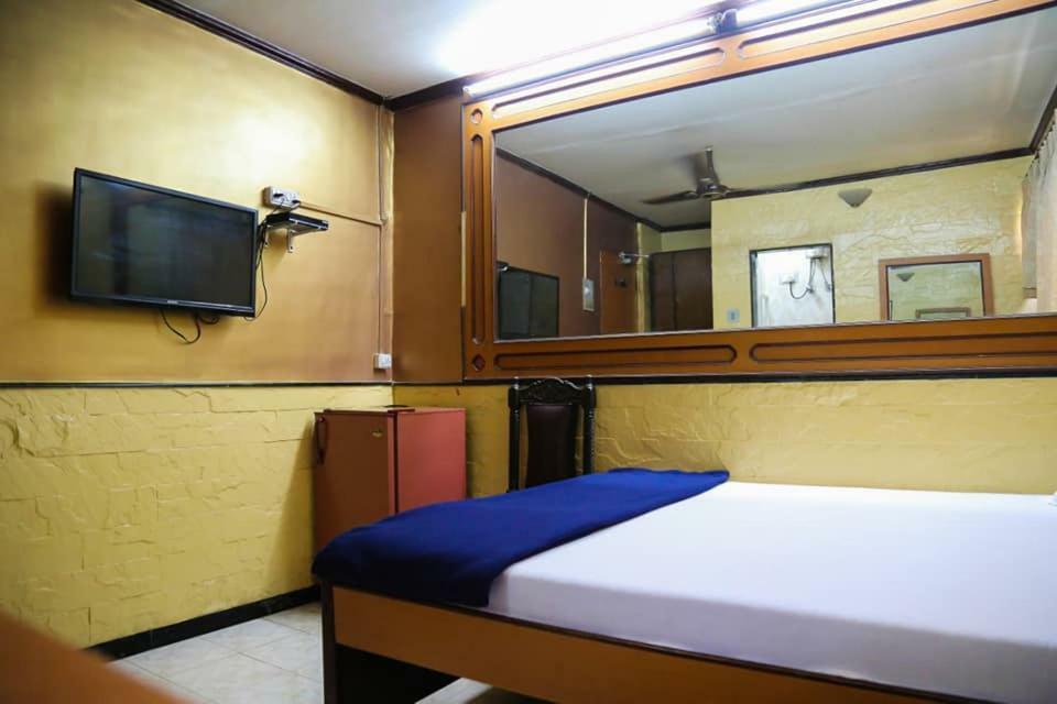 Hotel Happy Home ムンバイ エクステリア 写真