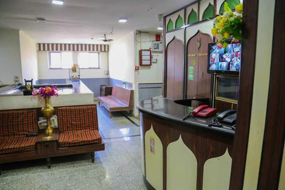 Hotel Happy Home ムンバイ エクステリア 写真