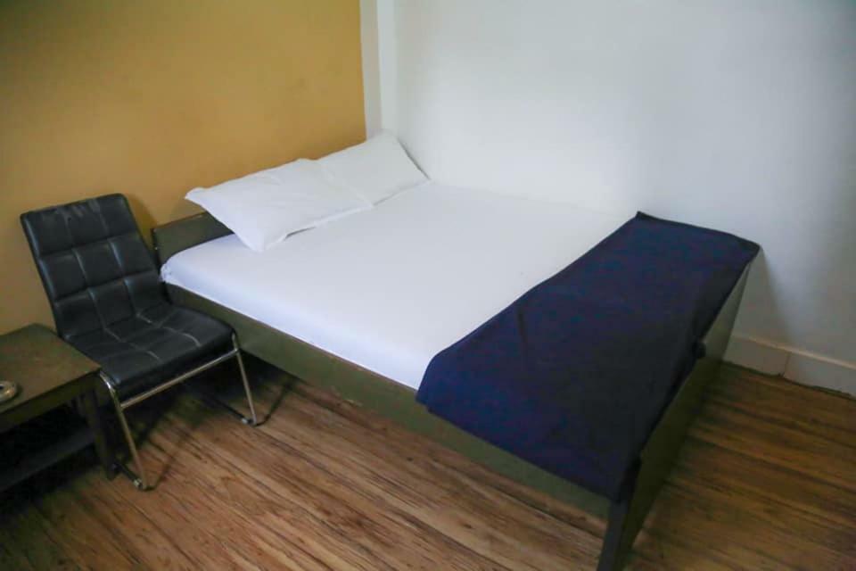 Hotel Happy Home ムンバイ エクステリア 写真