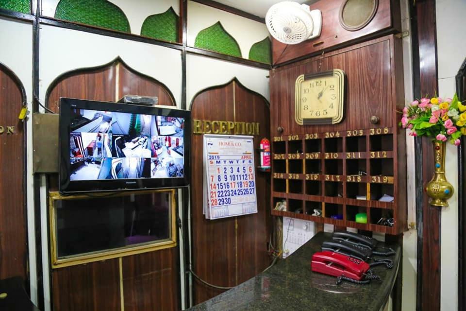 Hotel Happy Home ムンバイ エクステリア 写真
